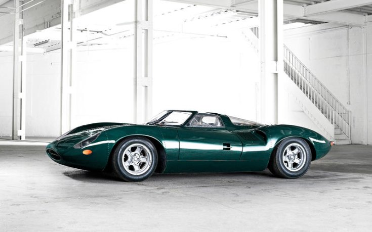 A Jaguar XJ13 oldalról