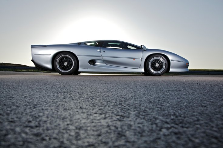 Jaguar XJ220