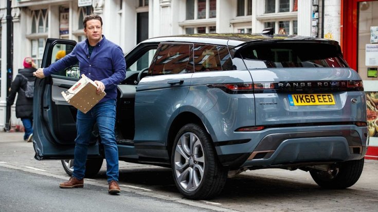 Jamie Oliver kiszáll az új Range Rover Evoque-ból