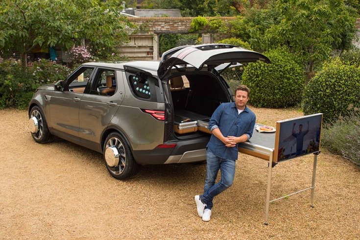 Jamie Oliver Land Rover mobilkonyhája kihúzott pulttal