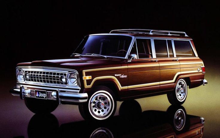 A Jeep Wagoneer elölről negyvenöt fokban fotózva