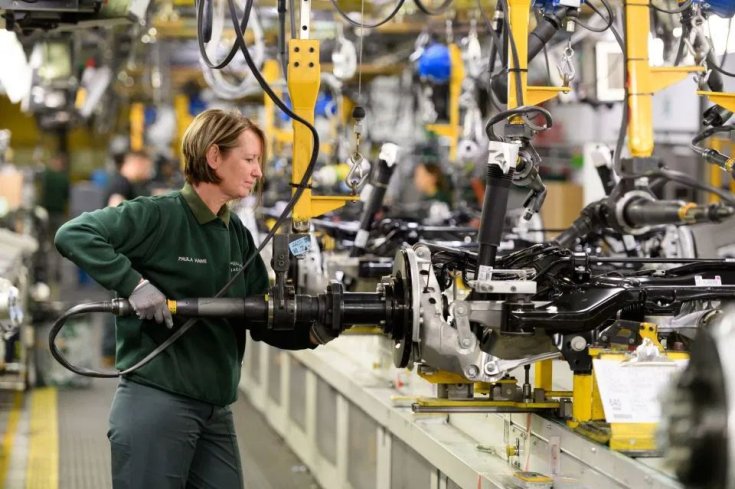Bizonyos napokon leállnak a gépek a Jaguar Land Rover két angliai gyárában