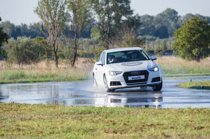 Audi A4-en a Kleber abroncs