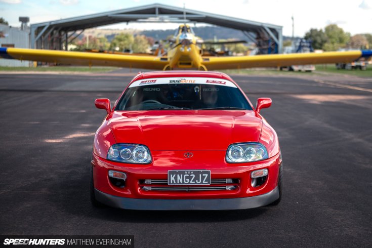 1100 lóerős Toyota Supra MkIV szemből
