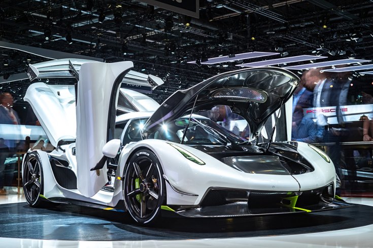 A Koenigsegg Jesko nyitott ajtókkal