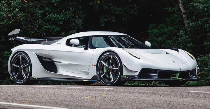 A Koenigsegg Jesko egy betonplaccon