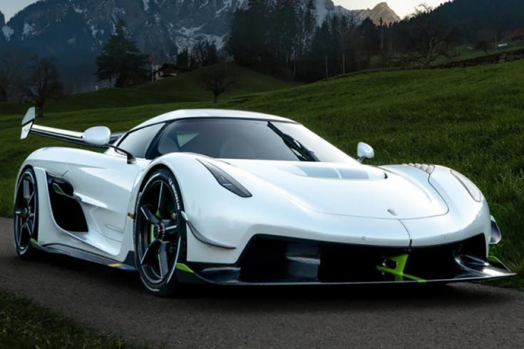 A Koenigsegg Jesko egy hegyi úton