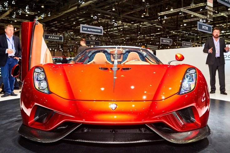 2016 Koenigsegg Regera szemből fotózva