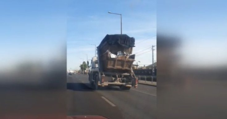 konténerek egymáson a Soroksári úton