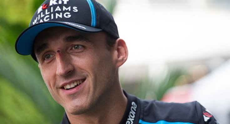 Kubica mosolyog