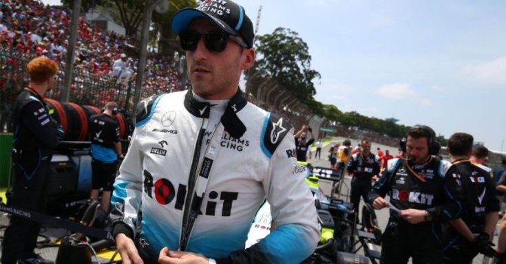 Kubica a Williams overáljában, napszemüvegben