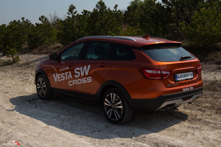 Lada Vesta SW Cross hátulról