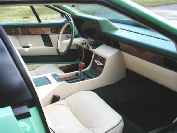 Aston Martin Lagonda Series 2 belülről