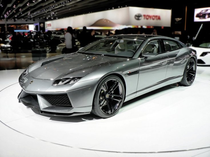 alt: Lamborghini Estoque képaláírás: A megszokott Lamborghini dizájn szinte bármilyen kivitelű autón jól mutat