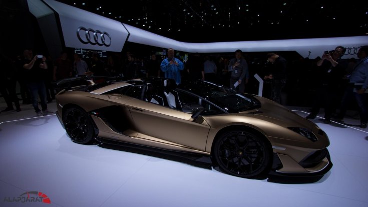 2019 Lamborghini Aventador SVJ Roadster a Genfi Autószalonon oldalról