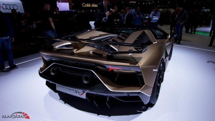 2019 Lamborghini Aventador SVJ roadster a Genfi Autószalonon hátulról