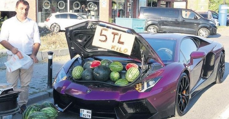 Dinnyékkel megpakolt Lamborghini Aventador