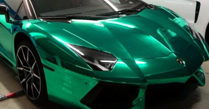 Lamborghini Aventador szemből
