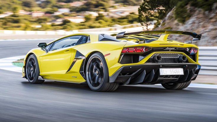 sárga Lamborghini Aventador SVJ