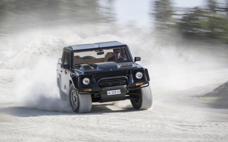 A Lamborghini LM002 terepen