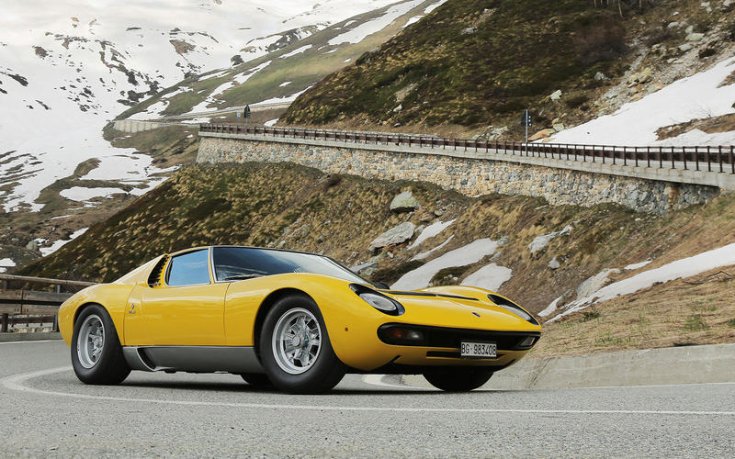 A Lamborghini Miura egy hegyi úton