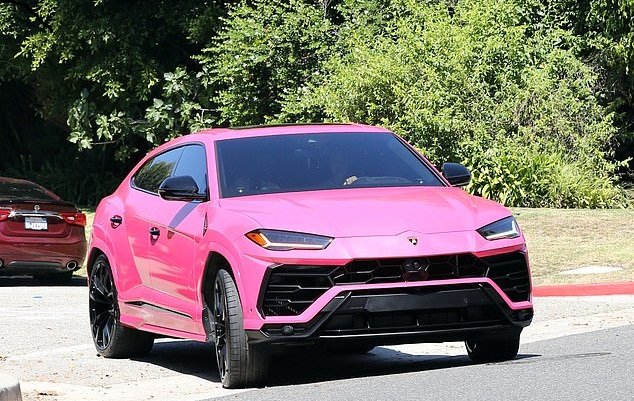 Lamborghini Urus szemből