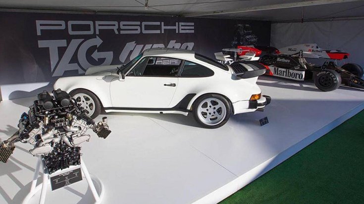 Lazante Tag Heuer Porsche 930 mellett egy F1-es McLaren