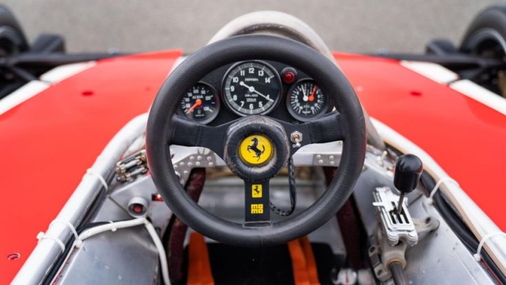 Lauda 1975-ös Ferrarijának kormánya