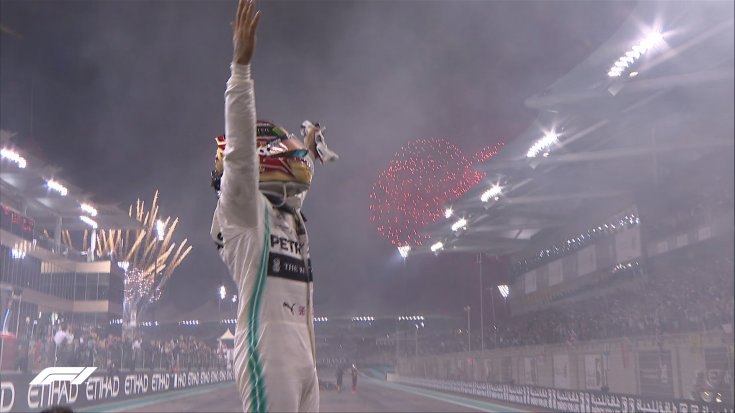 Lewis Hamilton oldalról