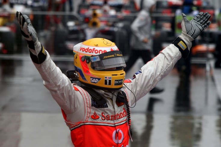Lewis Hamilton egyik győzelme után 2008-ban