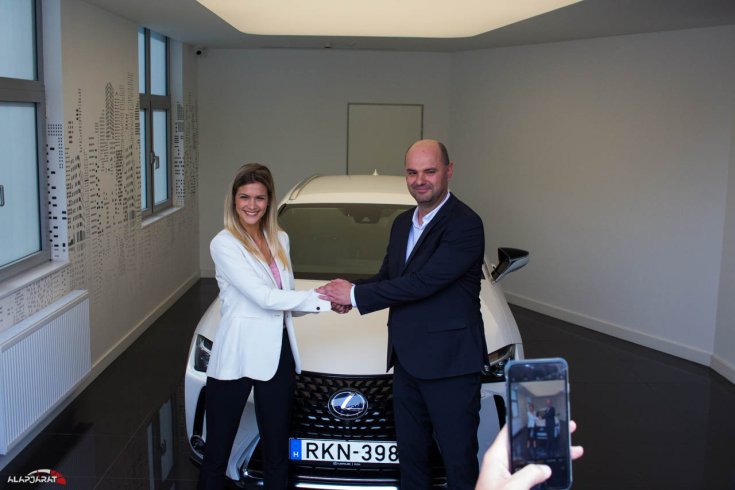 Lexus UX – Weisz Fanni
