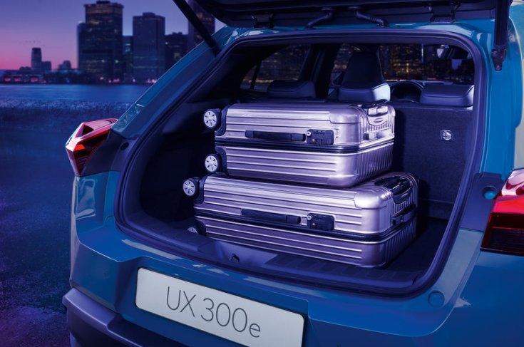 Lexus UX300e csomagtér