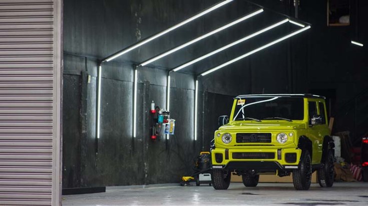 Liberty Walk Suzuki AMG Jimny szemből Liberty Walk Kinetic sárga színben