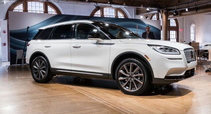 Lincoln Corsair 2020 oldalról