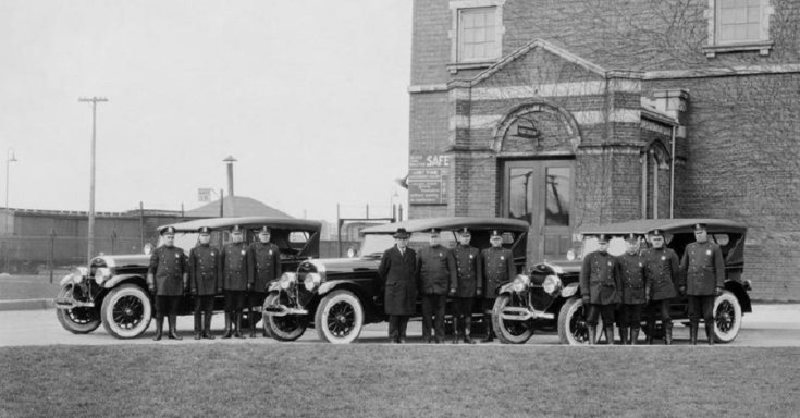 3 darab 1924 Lincoln L-Modell, fekete-fehér, oldanézet, jobbról