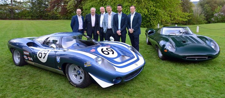 Az Ecurie Ecosse LM69 és a Jaguar XJ13 egymás mellett