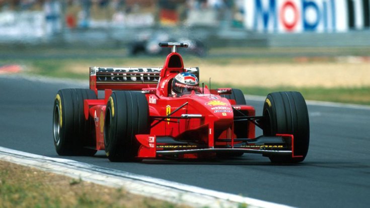 A Ferrari az 1998-as Magyar Nagydíjon szemből fotózva