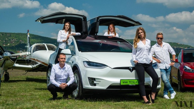 tesla és a tesla.hu csapata