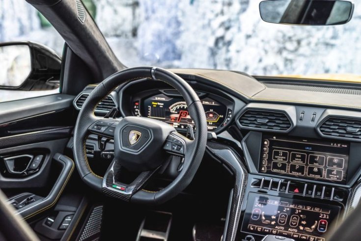 Lamborghini Urus Manhart interior