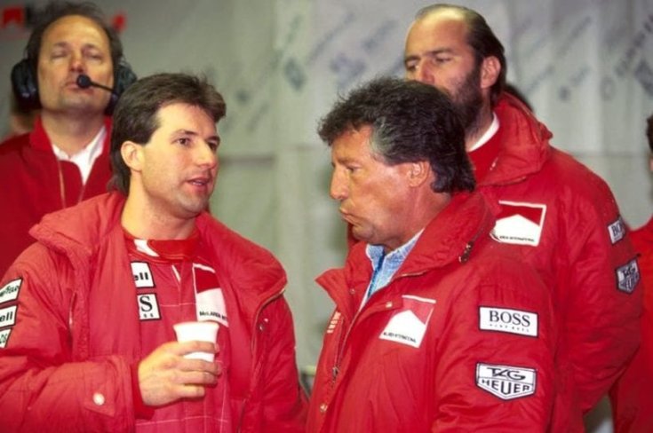 Michael és Mario Andretti a McLarennél, háttérben Ron Dennis csapatfőnökkel.