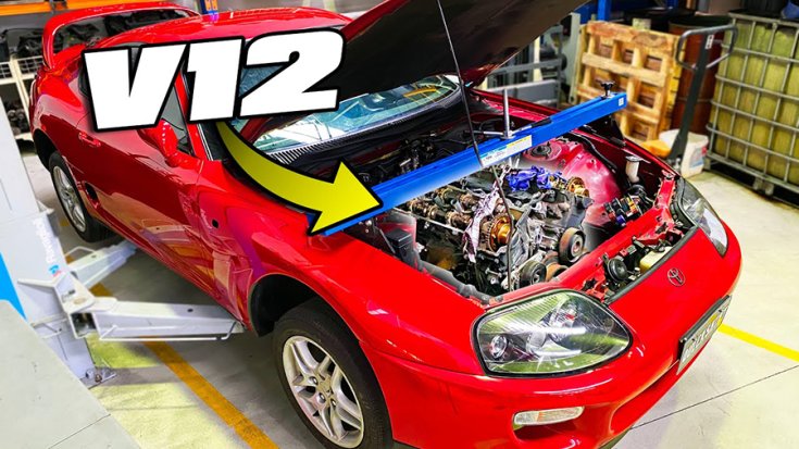 A negyedik generációs Toyota Supra motorterében a V12-es blokk