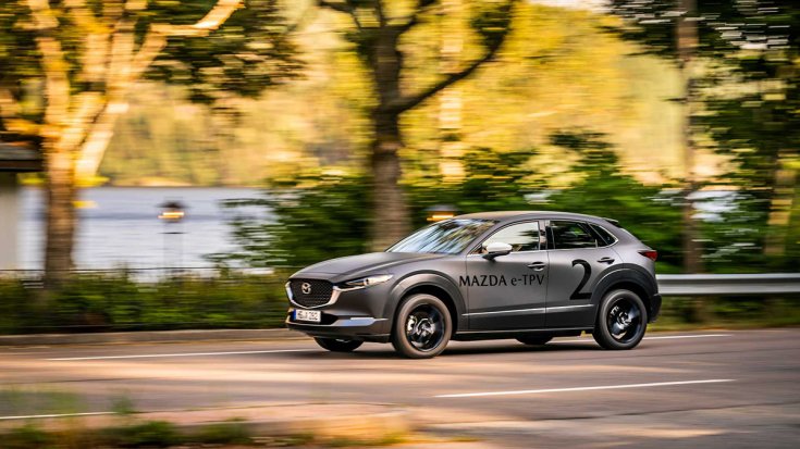 Mazda e-TPV prototípus menetközben oldalról