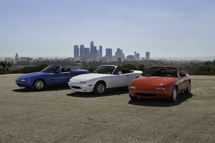 Mazda MX-5 Miata három különböző színben elölről fotózva