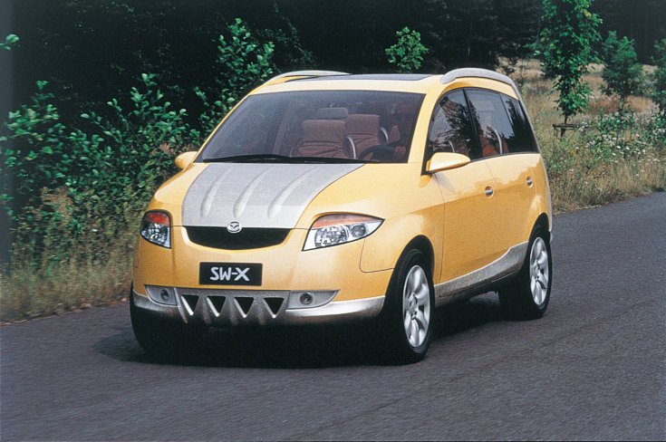Fotó egy sárga színű Mazda SW-X koncepció egyterű autóról