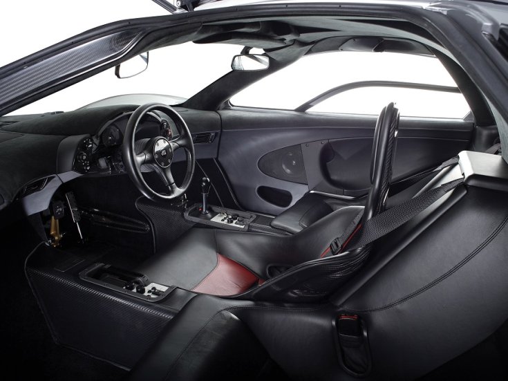 A McLaren F1 háromüléses utaskabinja