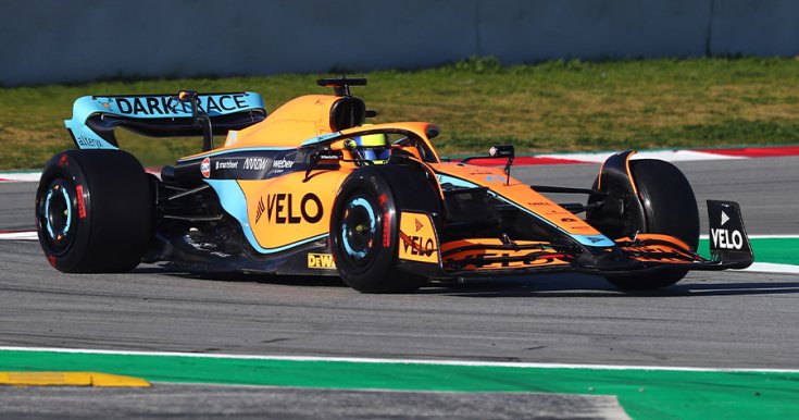 Lando Norris egy Forma-1-es McLarenben
