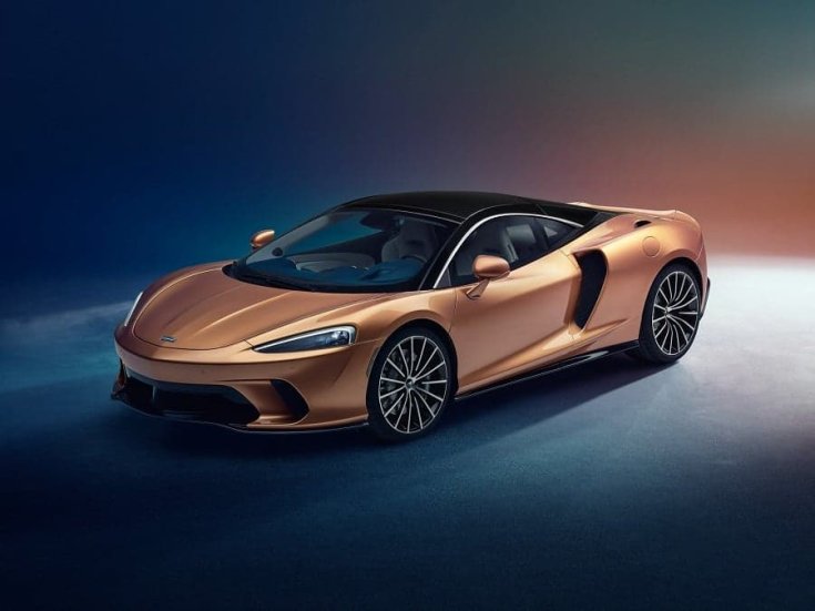 rozsdaszínű McLaren GT bal eleje