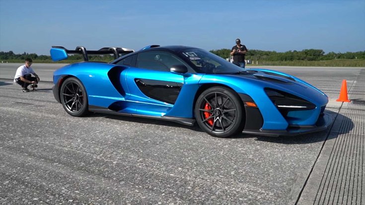 A McLaren Senna oldalról fotózva