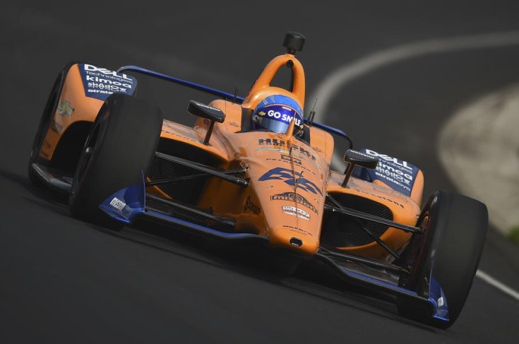 Fernando Alonso a McLarennel az oválpályán