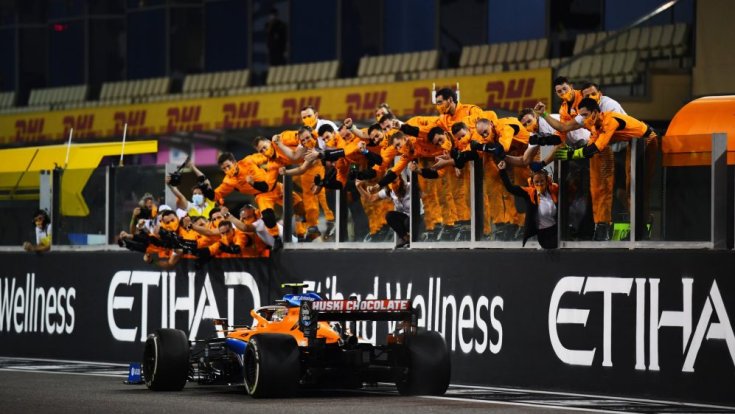 McLaren a befutó pillanatában
